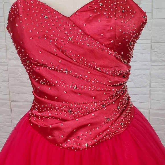 Red Princess Ball gown - Picture 2 of 5